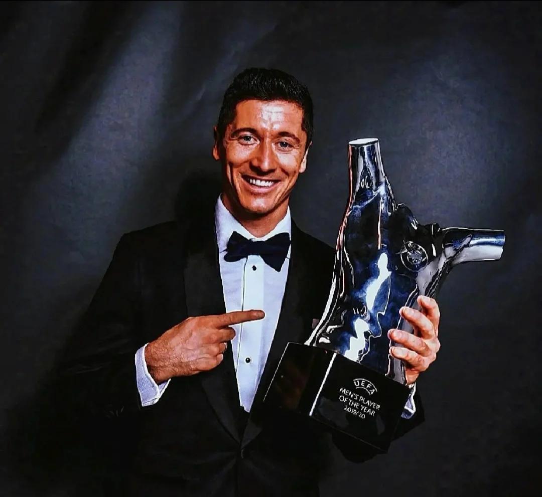 2025热门手游推荐莱万多夫斯基迎来三赛季出色发挥，加拿大队观众热烈欢呼！