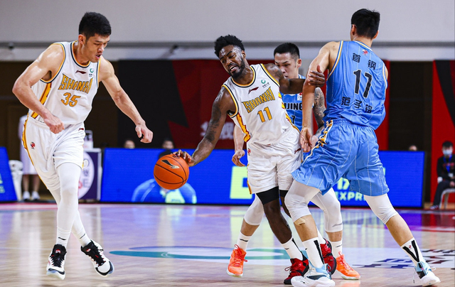 2025最火手游关于羽毛球巡回赛上演强强对话，漓江貔貅队强势横扫洞庭灰熊队，多点开花奏效；外援联手发威的信息